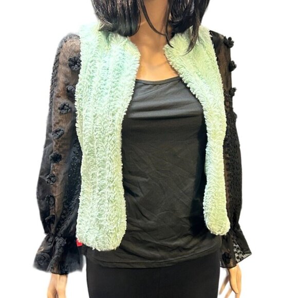 (6 for $25)Beautees Girls Faux Fur Vest in Seafoam Green size medium - Picture 1 of 5